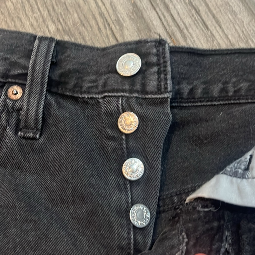 Levi’s black wash cutoff high rise jean shorts size 24 button fly - Picture 8 of 10